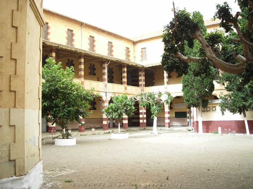 159-ORAN-Juin06-le lycee LAMORICIERE.jpg - Unicode